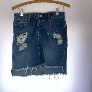Very cute women’s Jean distressed short skirt
